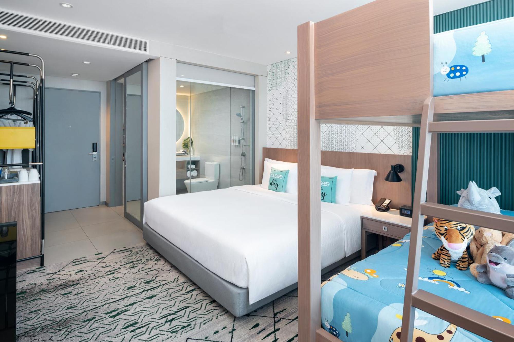 Avani Sukhumvit Bangkok Hotel Exteriör bild Family room