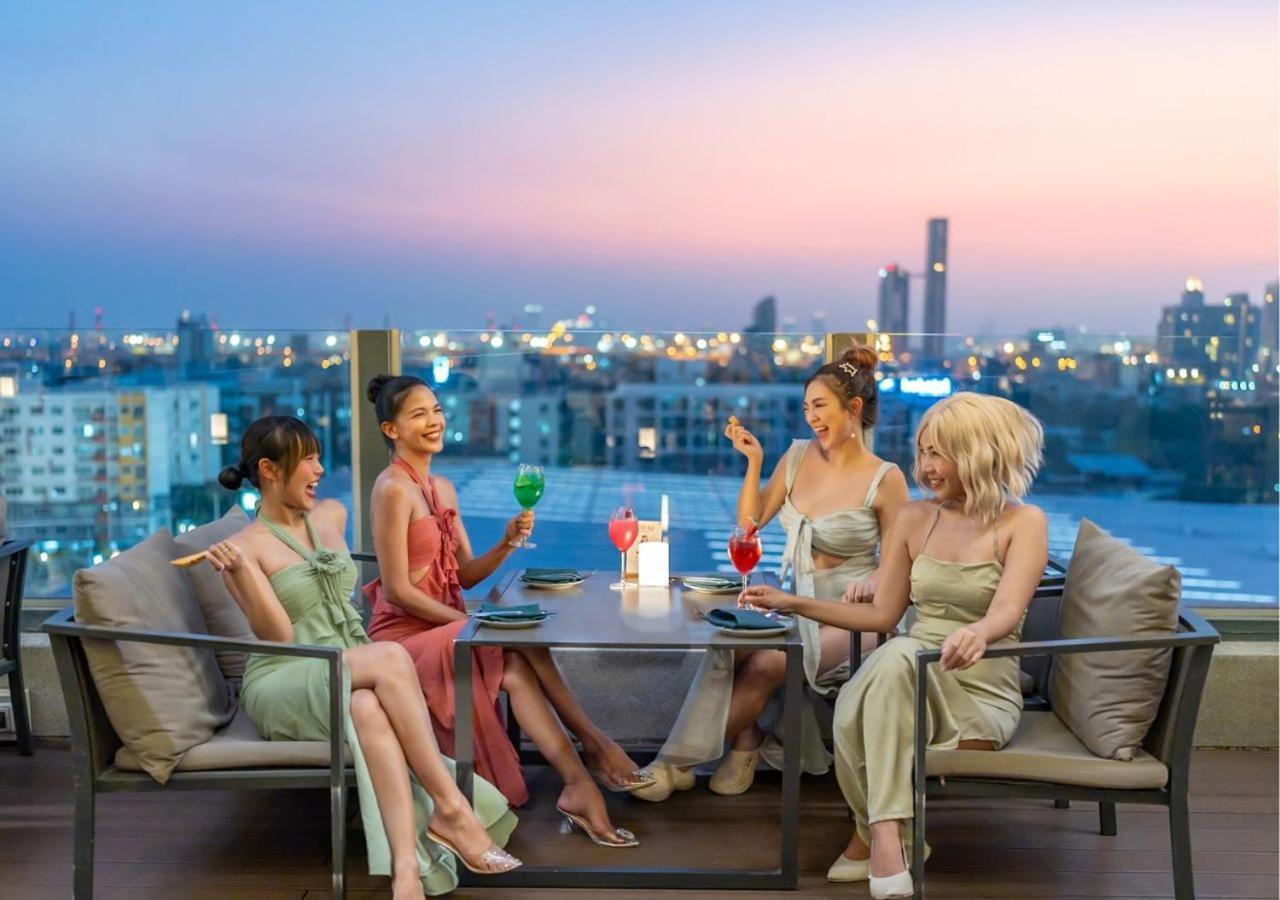 Avani Sukhumvit Bangkok Hotel Exteriör bild Skyline Bar
